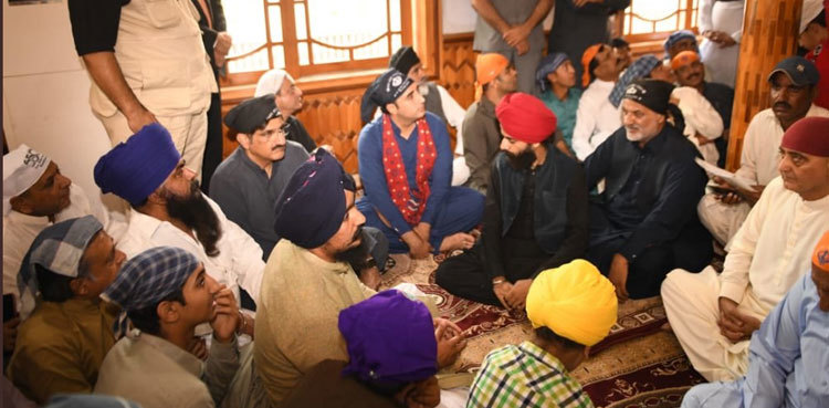 Bilawal joins Kashmore's Hindu, Sikh community for Diwali celebrations