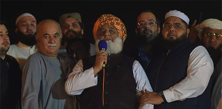 JUI-F workers stage sit-ins at Quetta-Chaman road, Jacobabad bypass