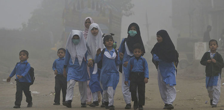 School timings revised amid increasing smog levels in Lahore