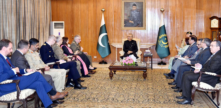 President Alvi urges world community to play due role on Kashmir issue