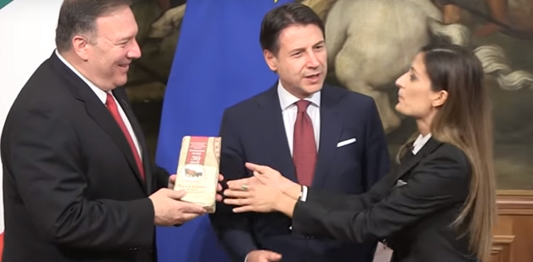 Did this journalist offer dog food to US Secretary of State?