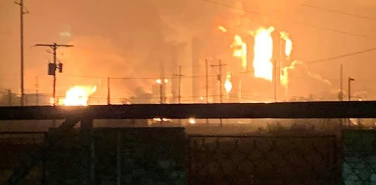 Large explosion rocks US chemical plant