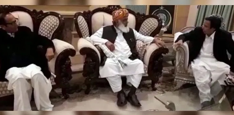 Chaudhry brothers meet Fazl to break deadlock on 'Azadi March'