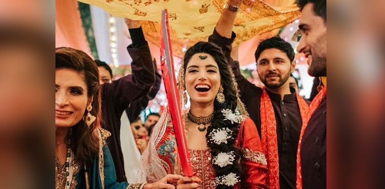 Zainab Abbas carries her love for cricket into her shendi