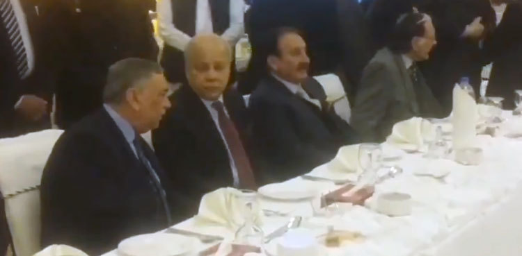 Justice Gulzar Ahmed hosts outgoing CJP Asif Saeed Khosa over dinner