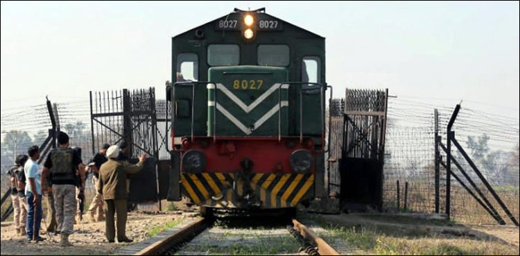 Four bogies of freight train derail near Ghotki