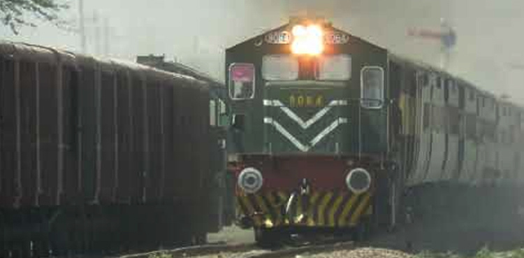 Train bogey derailed near Khairpur, suspending railway traffic