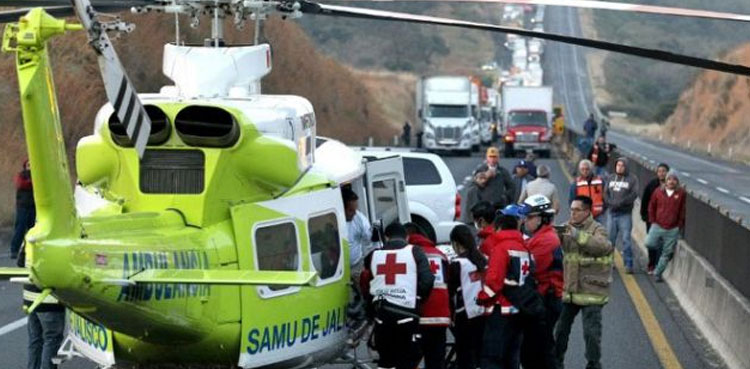 14 killed in fiery family mini-bus crash in Mexico