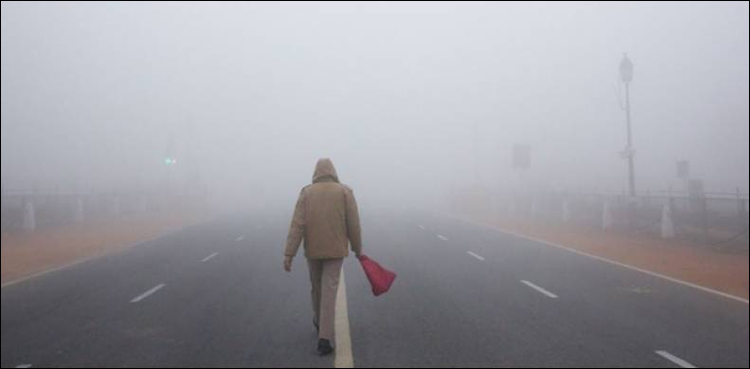 Fog causes poor visibility at Punjab motorways, M-IV section closed