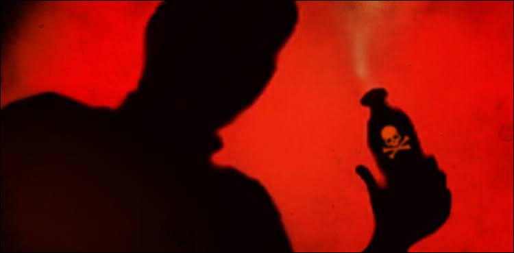 Mother, daughter attacked with acid by influential persons in Larkana