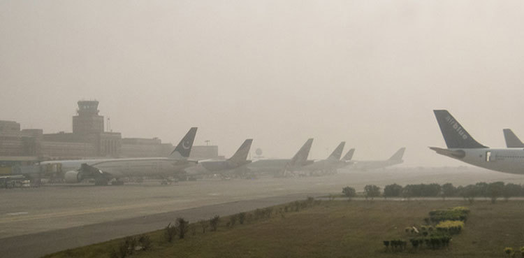 Dense fog disrupts flight operation in Lahore