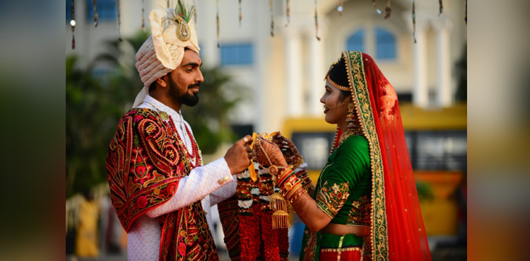 Big fat Indian wedding goes on a diet as slowdown bites