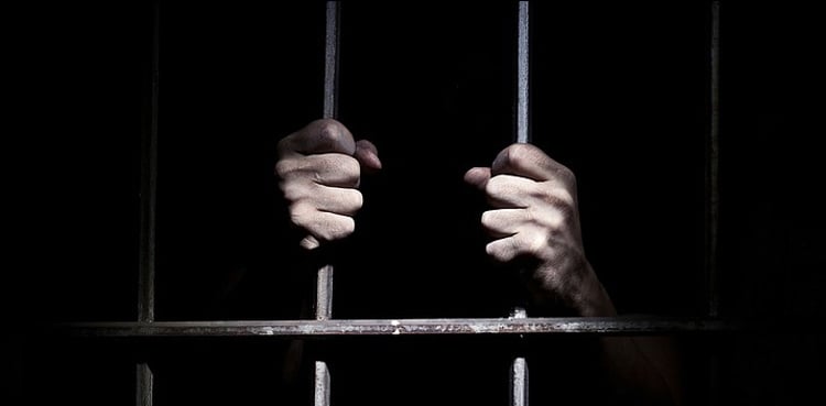 Police raids Nawabshah private jail, recovers 32 detainees