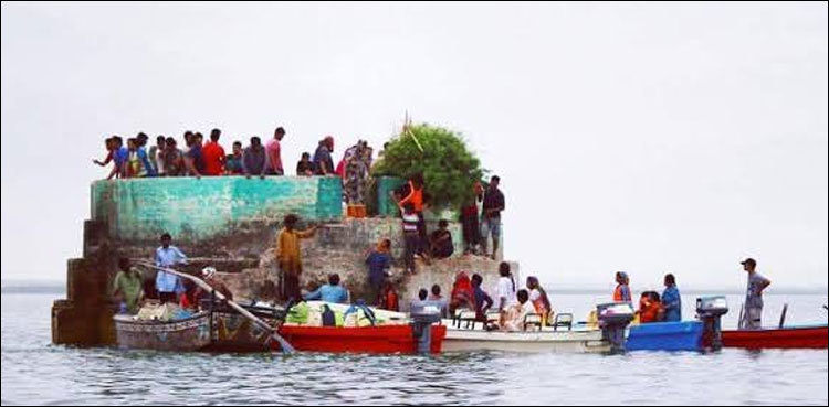 SHC summons DC, SSP Thatta in Keenjhar boat capsize case
