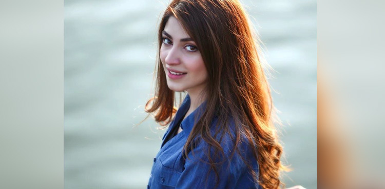 Kinza Hashmi makes singing debut with 'Sajna' cover