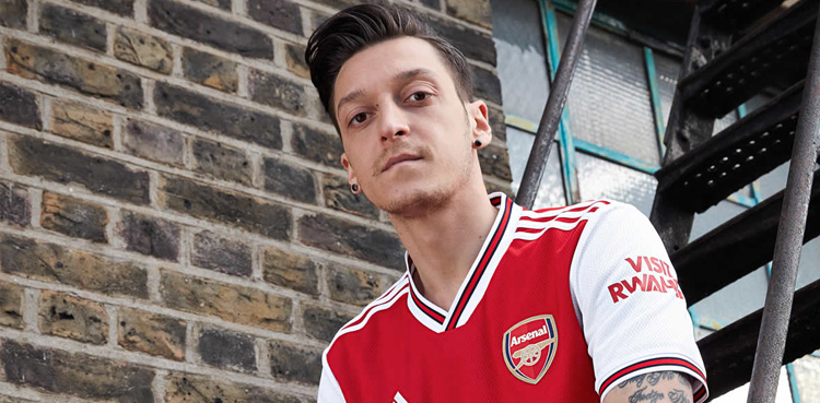 Arsenal's Mesut Ozil extends wishes to Pakistani couple on wedding