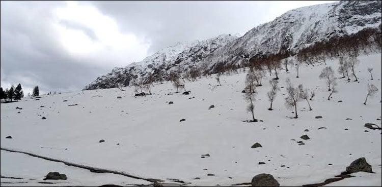Skardu: Mercury drops to -15 amid sporadic snowfall