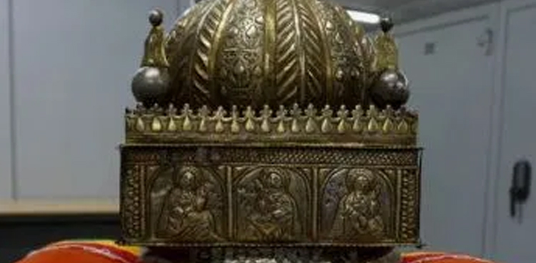 Rare crown hidden for 21 years returns home