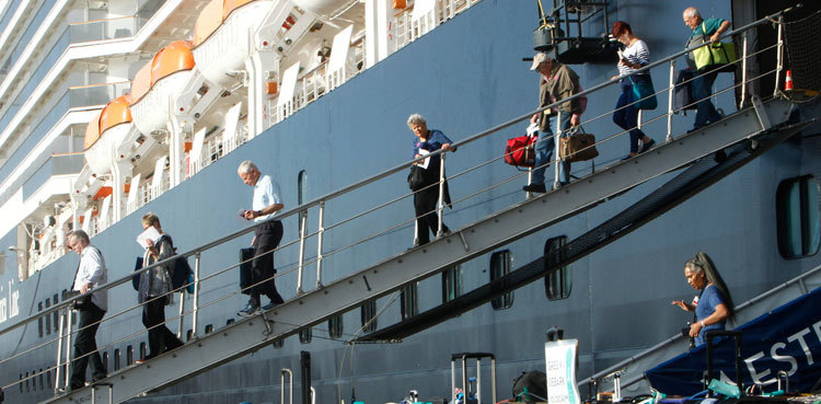 US to evacuate Americans as virus cases rise on quarantined ship