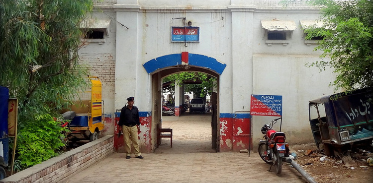 Murder suspect found dead in Sahiwal police station