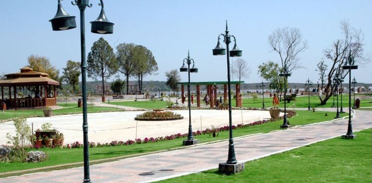 Islamabad zoo, parks shut doors to public over virus threat