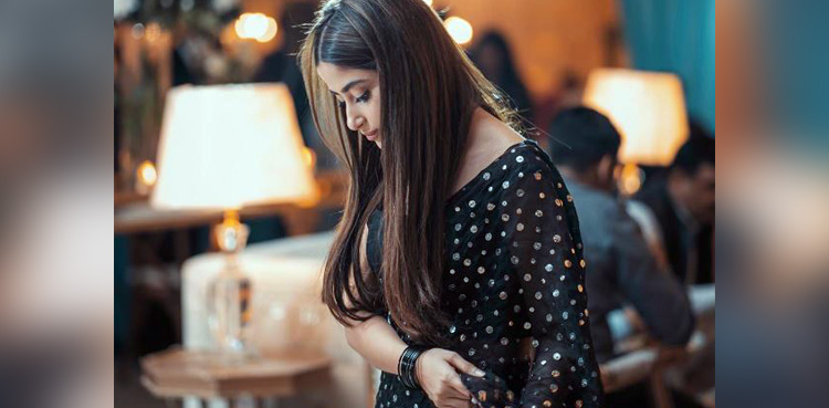 Sajal Aly is an epitome of beauty in this saree