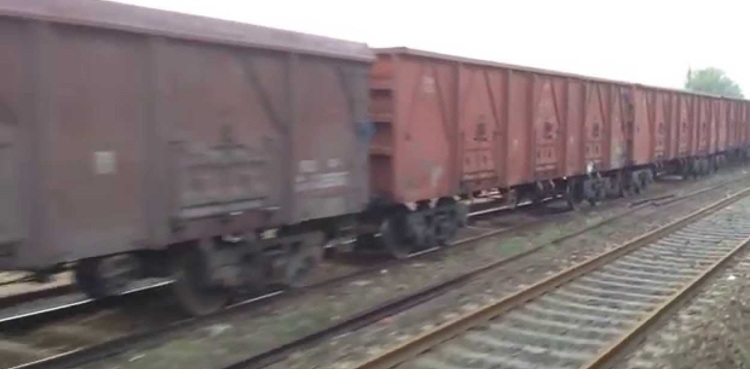 TRAGIC: Freight train crushes two kids to death in Sukkur