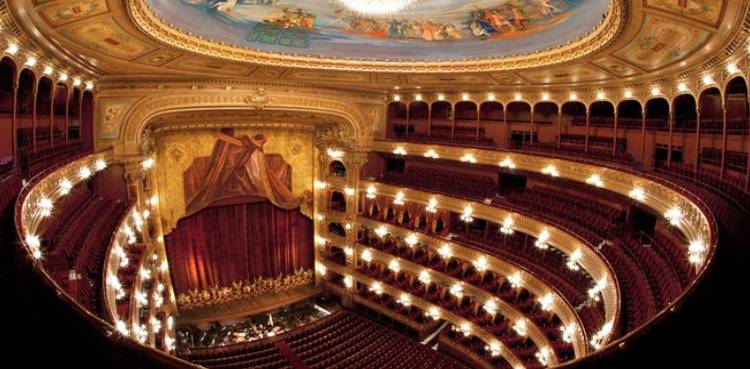 Opera house turns its sewing machines to mask making