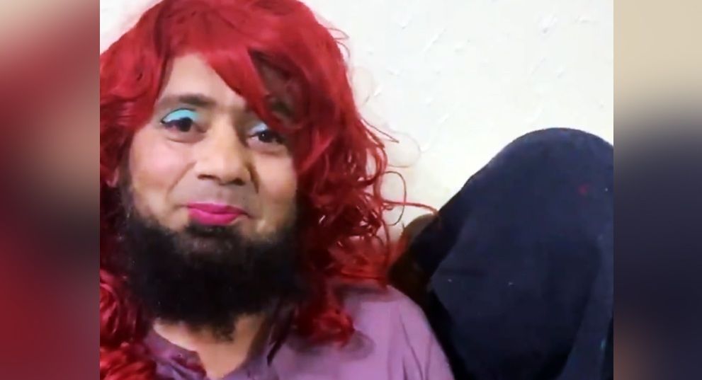 Saqlain Mushtaq flaunts makeover done by his daughter
