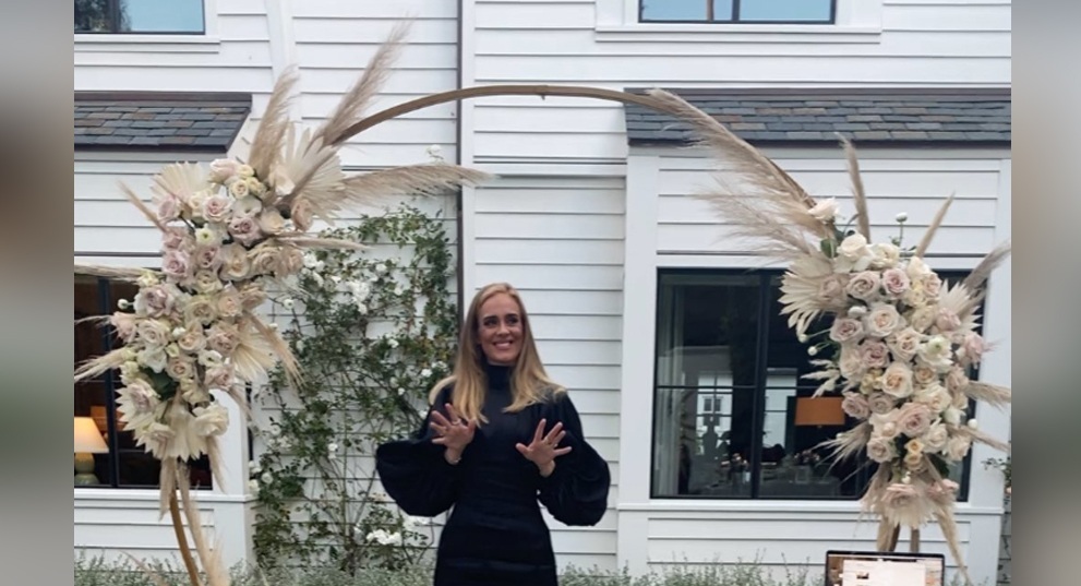 Adele shows off impressive weight loss in latest photo