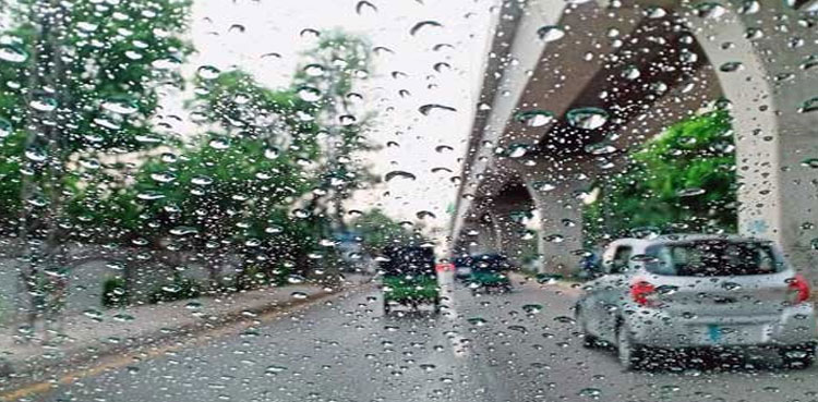 Occasional light showers expected as clouds blanket Karachi