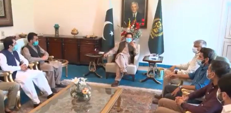 PM Imran Khan lauds doctors, paramedics striving to turn the tide against Covid-19