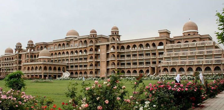 Peshawar University announces up to 20pc cut in staff salaries