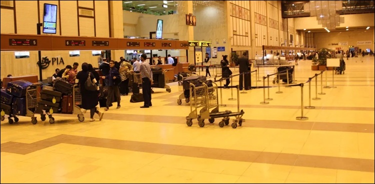 CAA porter returns wallet carrying over Rs300,000 cash to passenger