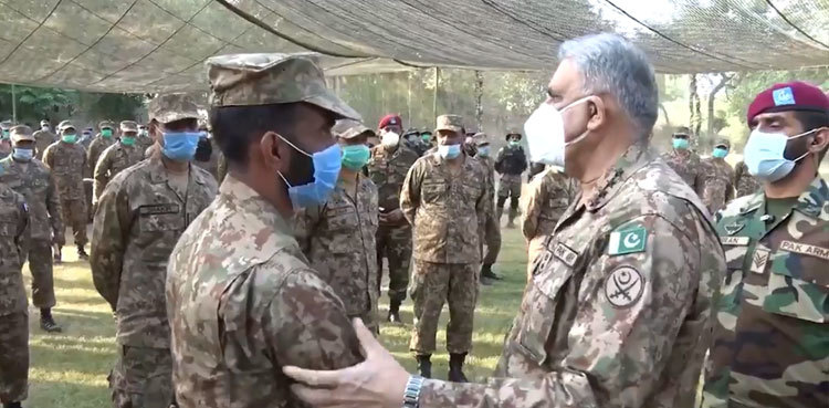 Army chief visits LoC, instructs troops to respond befittingly to any Indian aggression