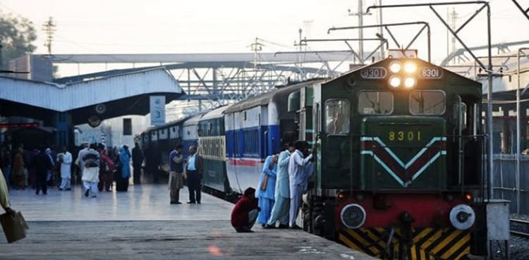 Pakistan Railways to hand over eight trains to private sector