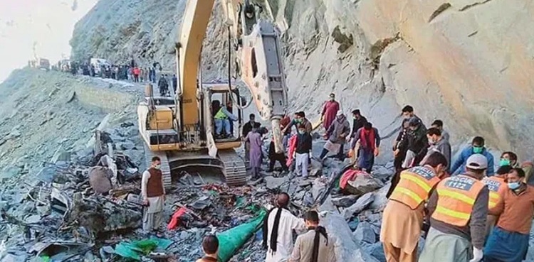 Four Pak Army soldiers among 16 passengers martyred as landslide crushes van in Skardu