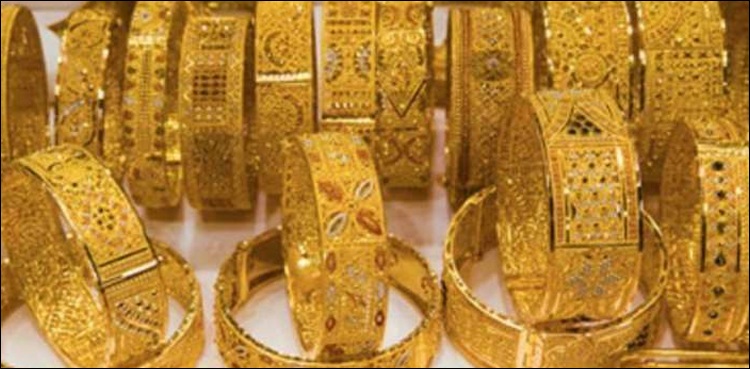 Gold continues to soar in Pakistan