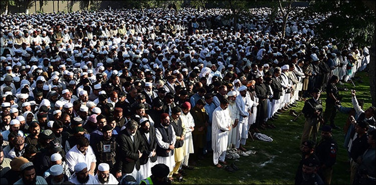 Maulana Adil Khan laid to rest at Jamia Farooqia