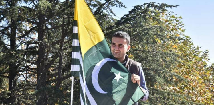 Turkish chef Burak Ozdemir says Pakistani tea is 'fantastic', takes picture with AJK flag