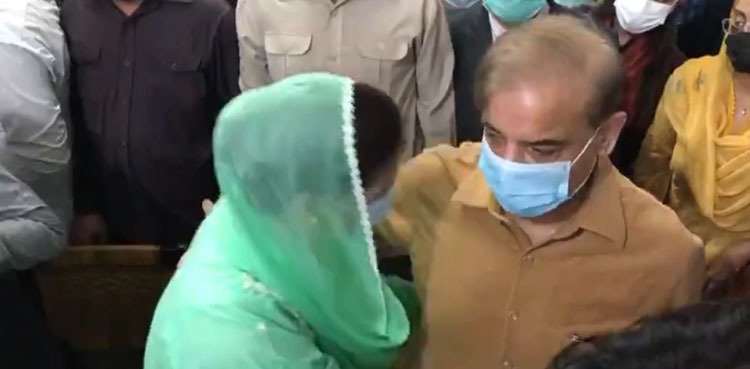 Maryam meets Shehbaz, Hamza, says Sharif family united