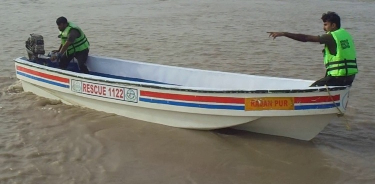 13 feared drowned after rickshaw plunges into canal in DG Khan