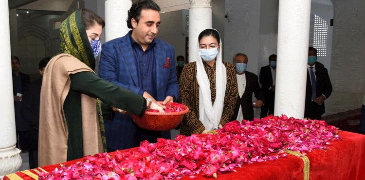 Watch: Maryam visits Benazir's grave along with Bilawal, Aseefa