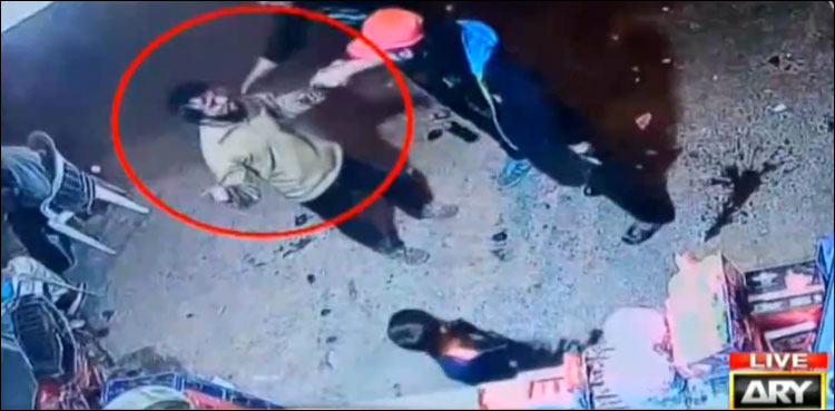 'Paan' vendor thwarts child kidnapping bid in Lahore, video goes viral