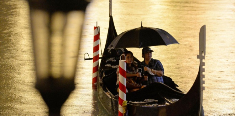 Movie by boat: Cinema offers Venice-themed pandemic escape