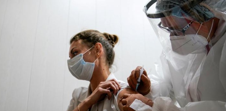 Moscow begins booster vaccine campaign as Russia's COVID-19 cases surge
