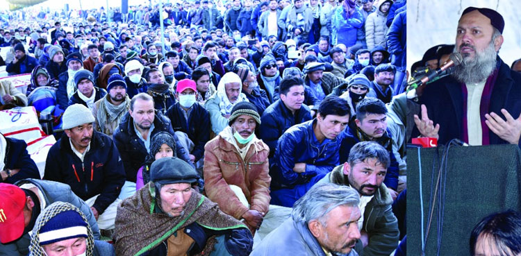 Balochistan CM again requests Hazaras to bury slain miners