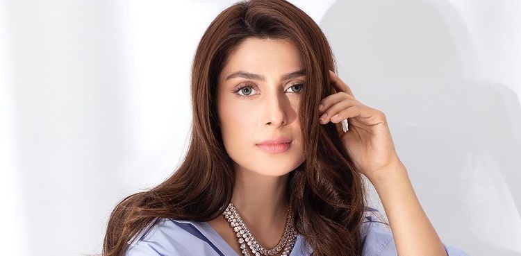 Learn to keep your private life private, says Ayeza Khan