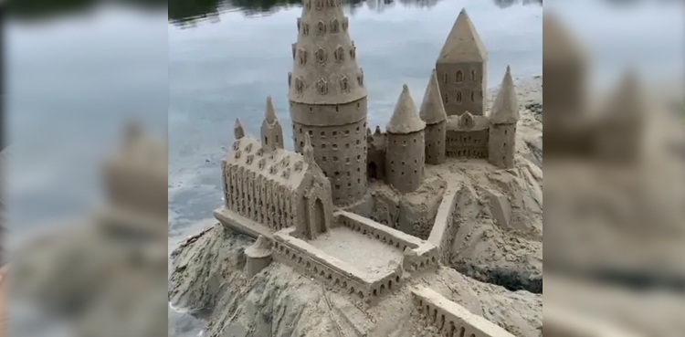 Man creates Harry Porter's Hogwarts castle with sand