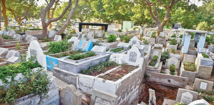 Karachi: Human body parts wrapped in plastic bag found in graveyard